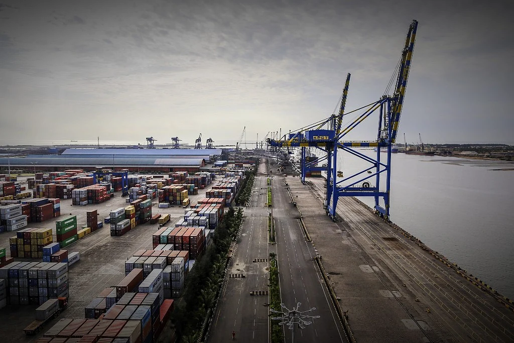 India's Biggest Trade Deficit in Five Years Adds to Rupee's Woes