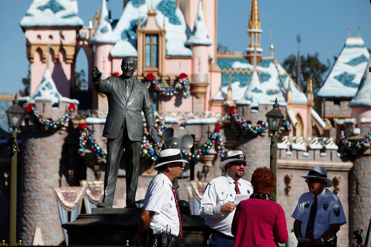 Disneyland Power Failure Shuts Down Fantasyland, Monorail
