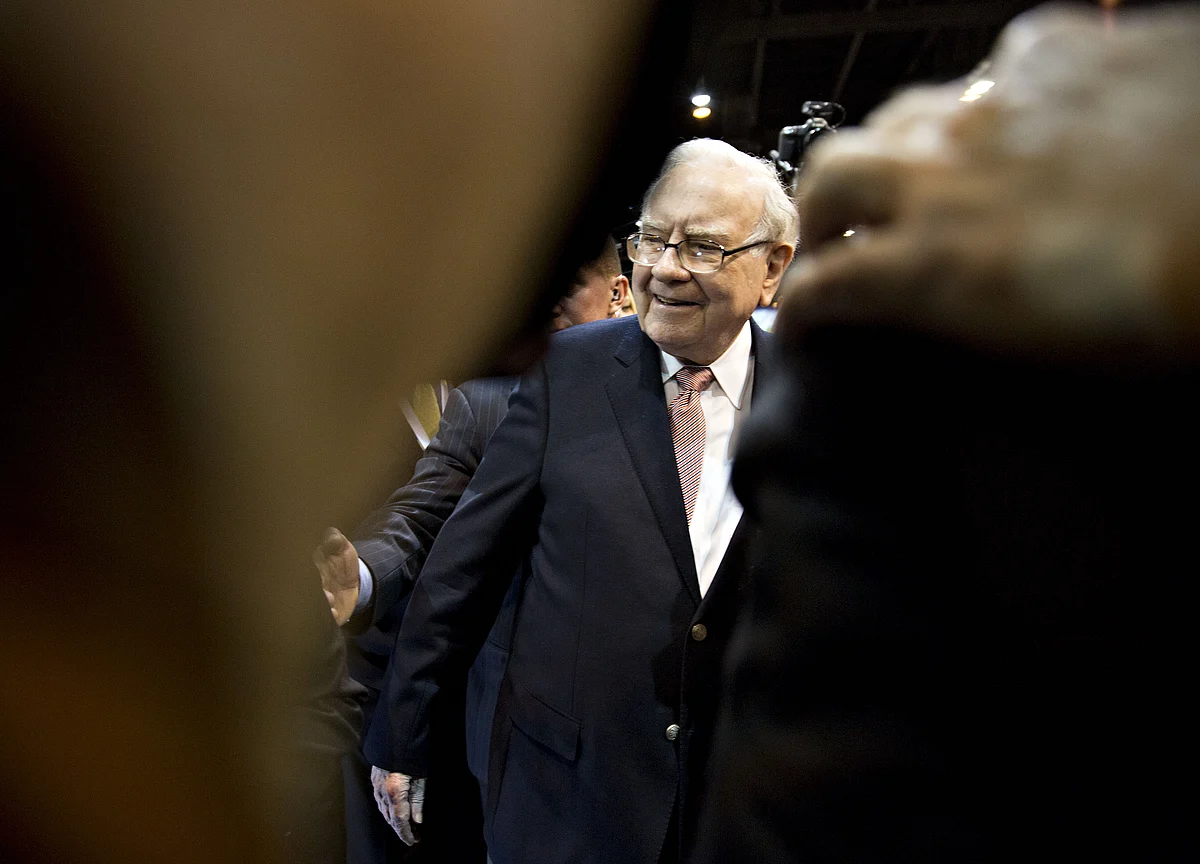 Buffett Elevates Abel or Jain as Likely Successor With New Roles