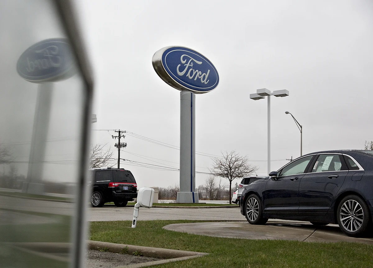 Ford CEO Discounts Job-Cut Report, Promises More News This Week