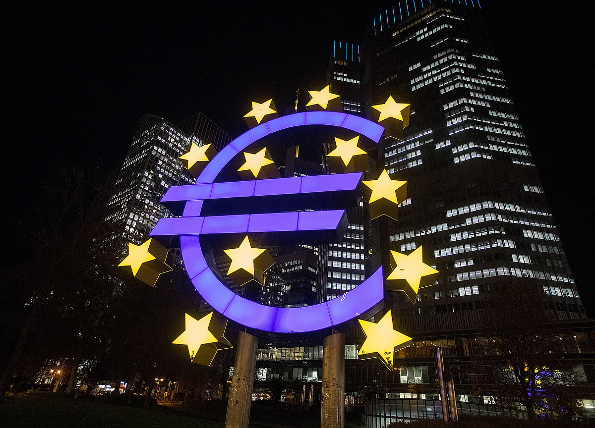 ECB Faces Ghost of Rate Hikes Past a Decade After 2008 Misstep