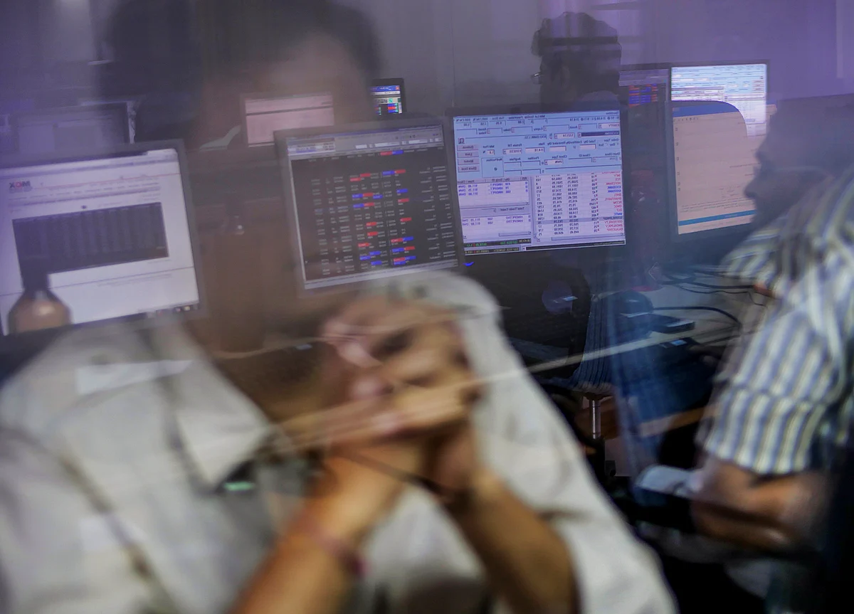 Earnings a Bright Spot for Top India Broker Amid Rupee Slump