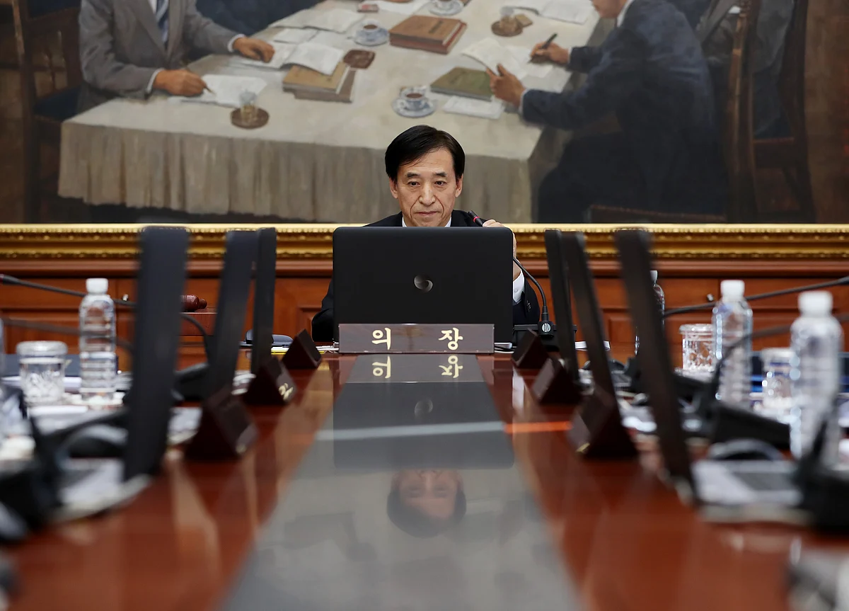 Wanted: Squeaky-Clean Technocrat to Run the Bank of Korea