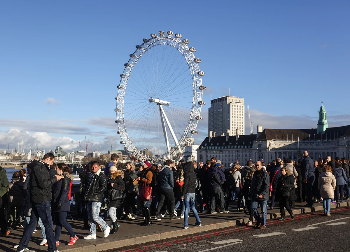 U.K.'s Falling Immigration a Boon for May, But Not for Business