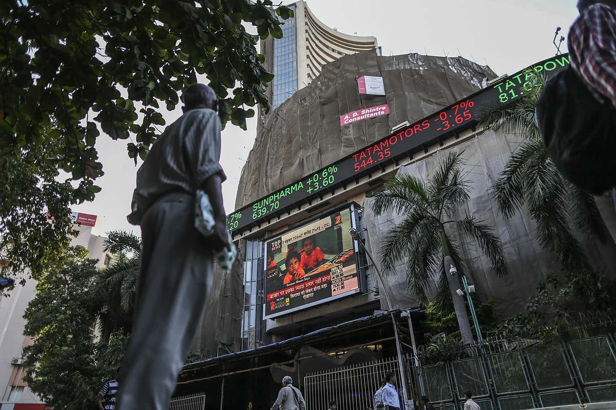 Nifty Settles Below 10,450; SBI, Axis Bank Among Top Losers