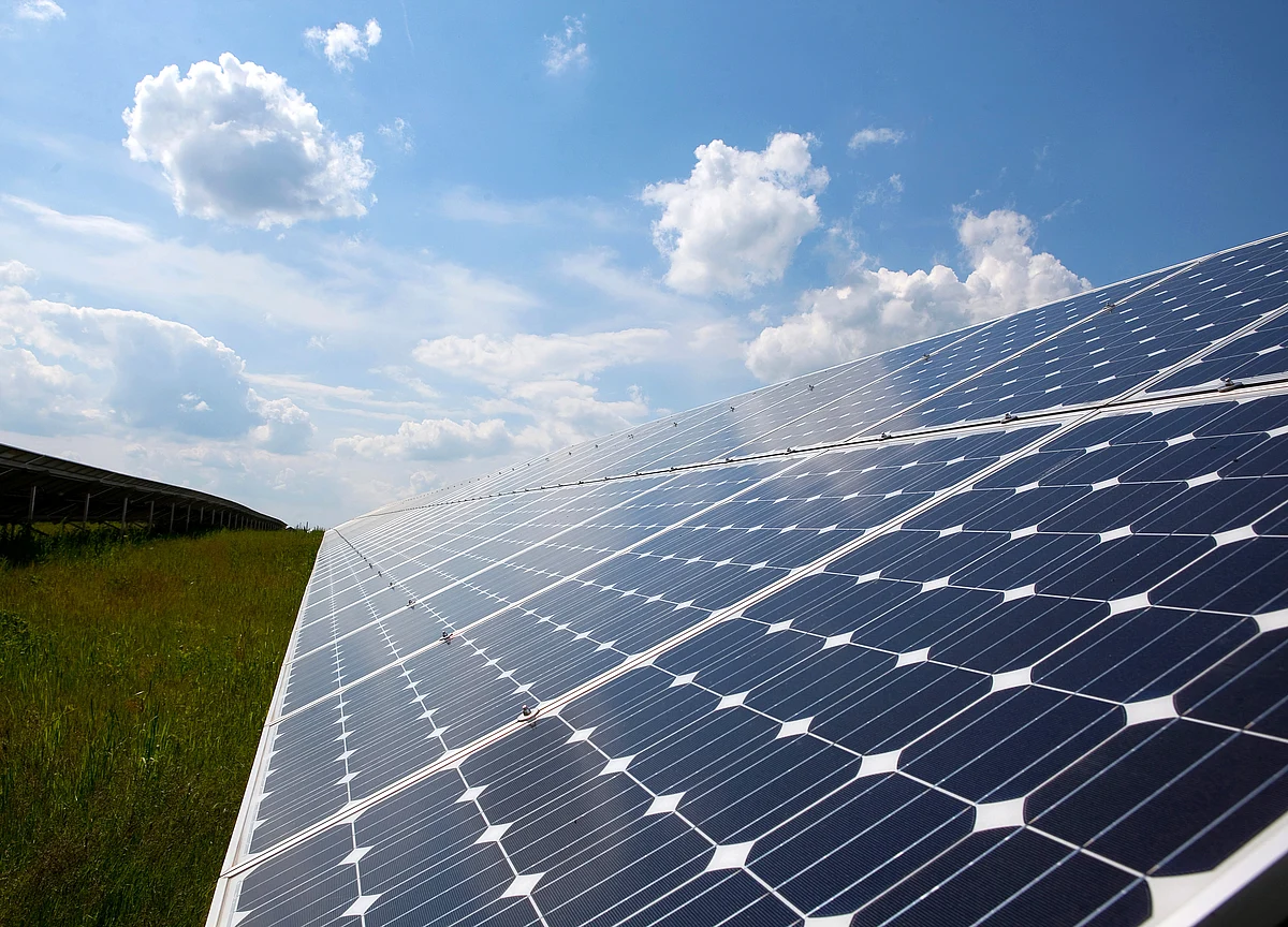India’s Virus Lockdown Sees Clean Energy Gain at Coal’s Expense