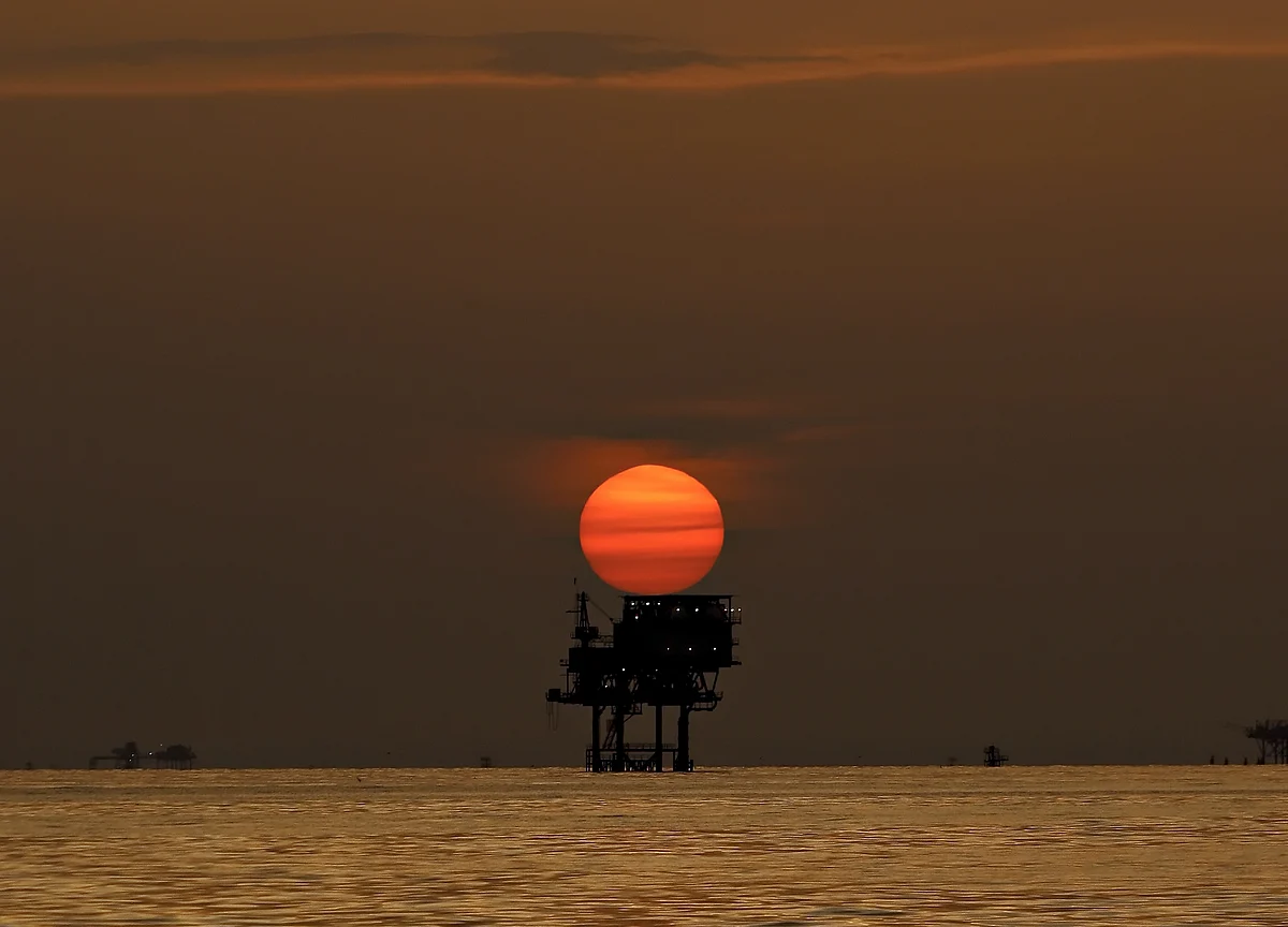 Talks to Cut the World’s Oil Production Drag On for a Third Day