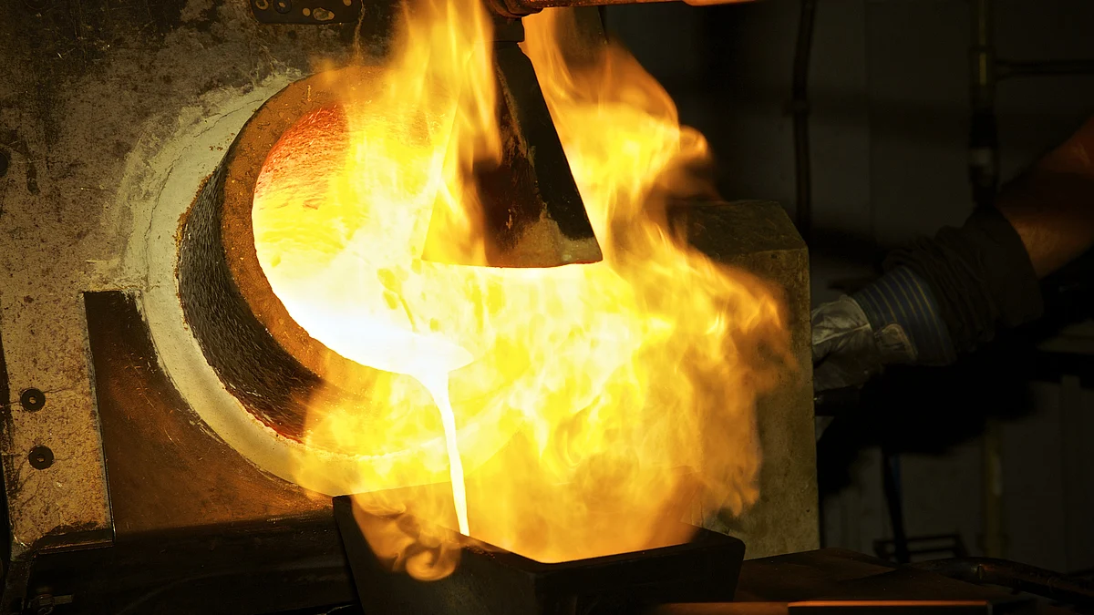 Molten gold pours from a crucible into a 400 ounce gold bar mould during the semi-automated gold bar manufacturing process at a precious metal refinery near Mendrisio. (Photographer: Gianluca Colla/Bloomberg)