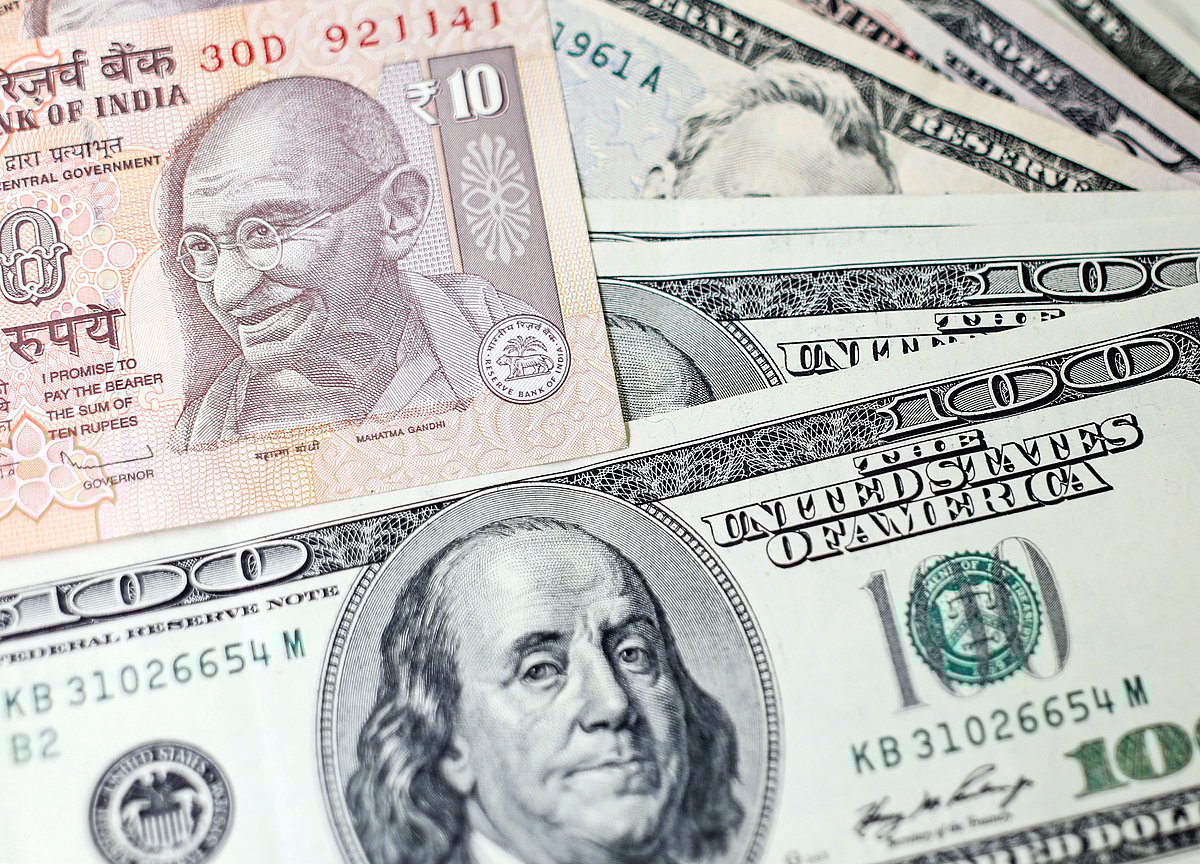 Rupee Sinking India S Reserves Head For 400 Billion As Rbi Defends Rupee