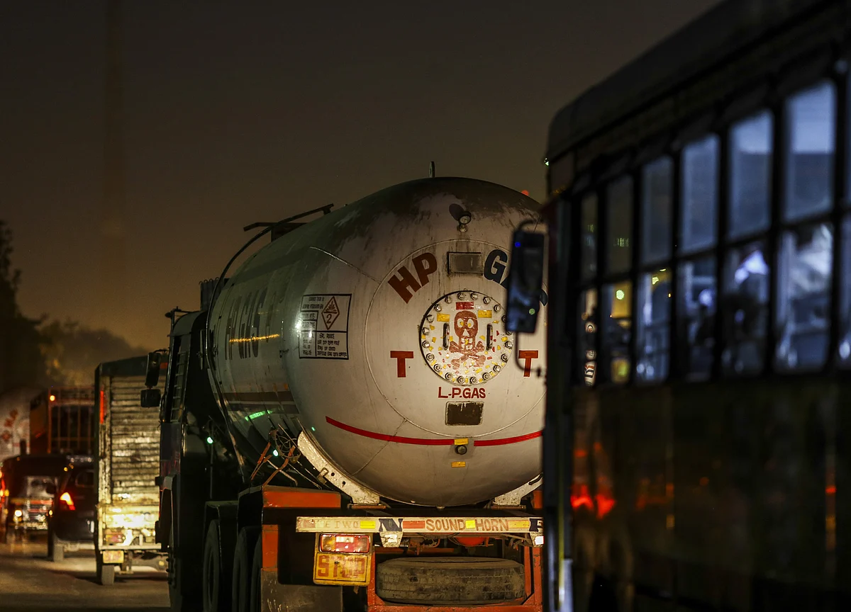 Aviation Fuel Price Hiked By Over 1%; Non-Subsidised LPG Dearer By Rs 5