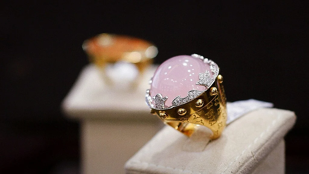 Jewelry is displayed for a photograph at a Gitanjali Gems Ltd. Giantti store in Mumbai, India. (Photographer: Dhiraj Singh/Bloomberg)