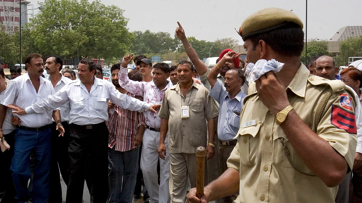 Employees of the erstwhile Indian Airlines march past the domestic terminal at Indira Gandhi International Airport in New Delhi, India, as part of a strike on June 13, 2007. (Photographer: Adam Ferguson/Bloomberg News)