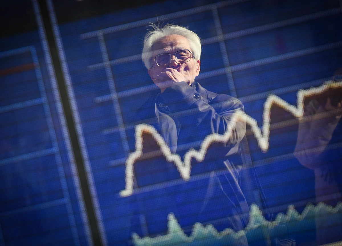 Stocks Edge Higher; Treasuries Rise, Dollar Falls: Markets Wrap