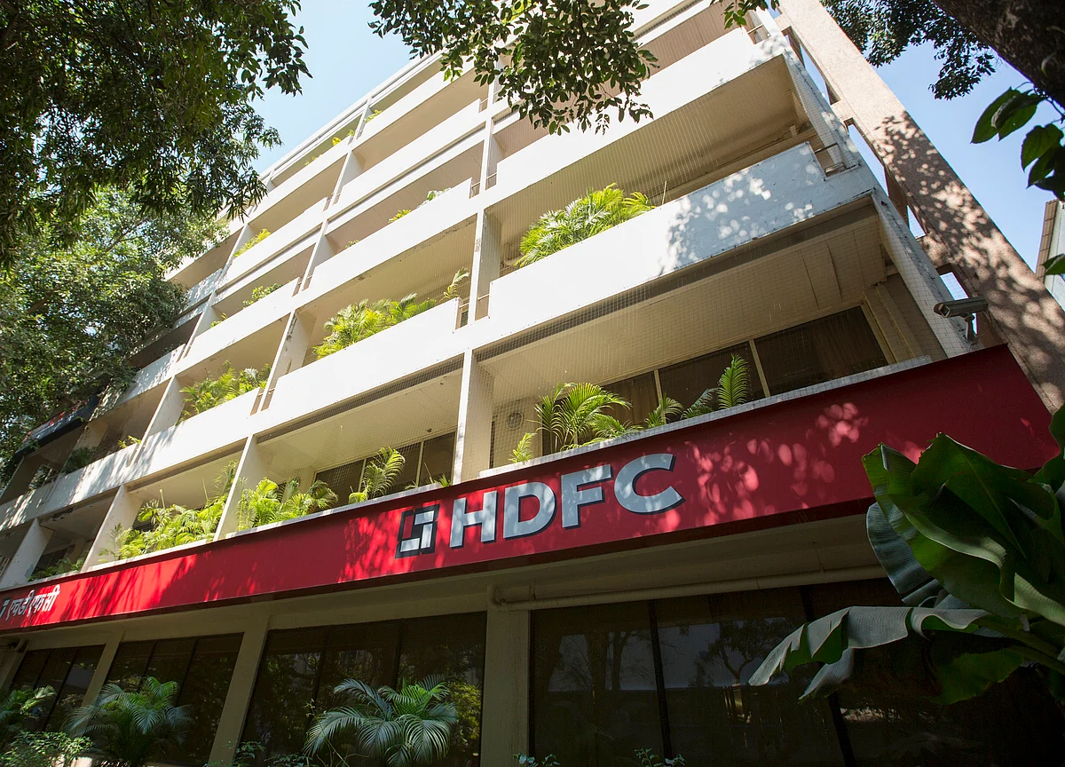 RBI Allows HDFC To Hold Only 9.9% In Bandhan Bank