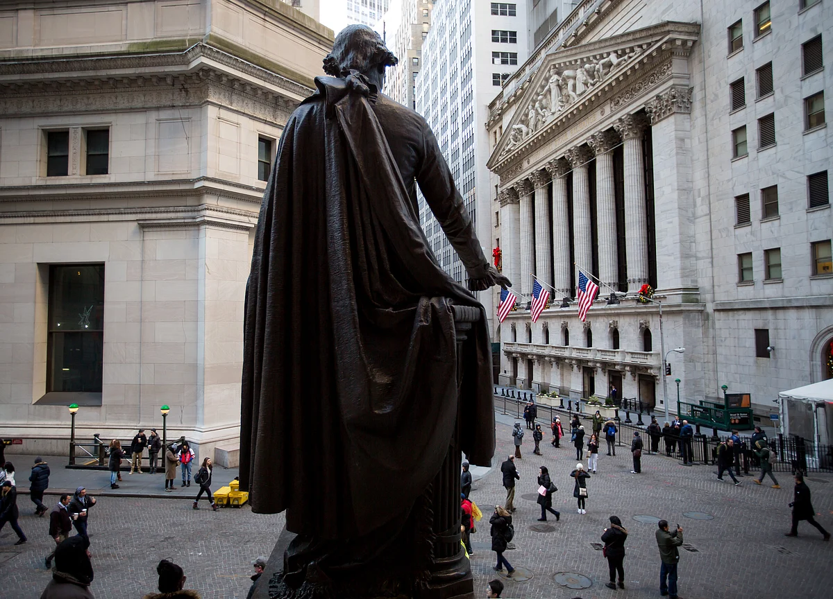 It’s Too Calm for U.S. Rates Investors to Let Their Guard Down