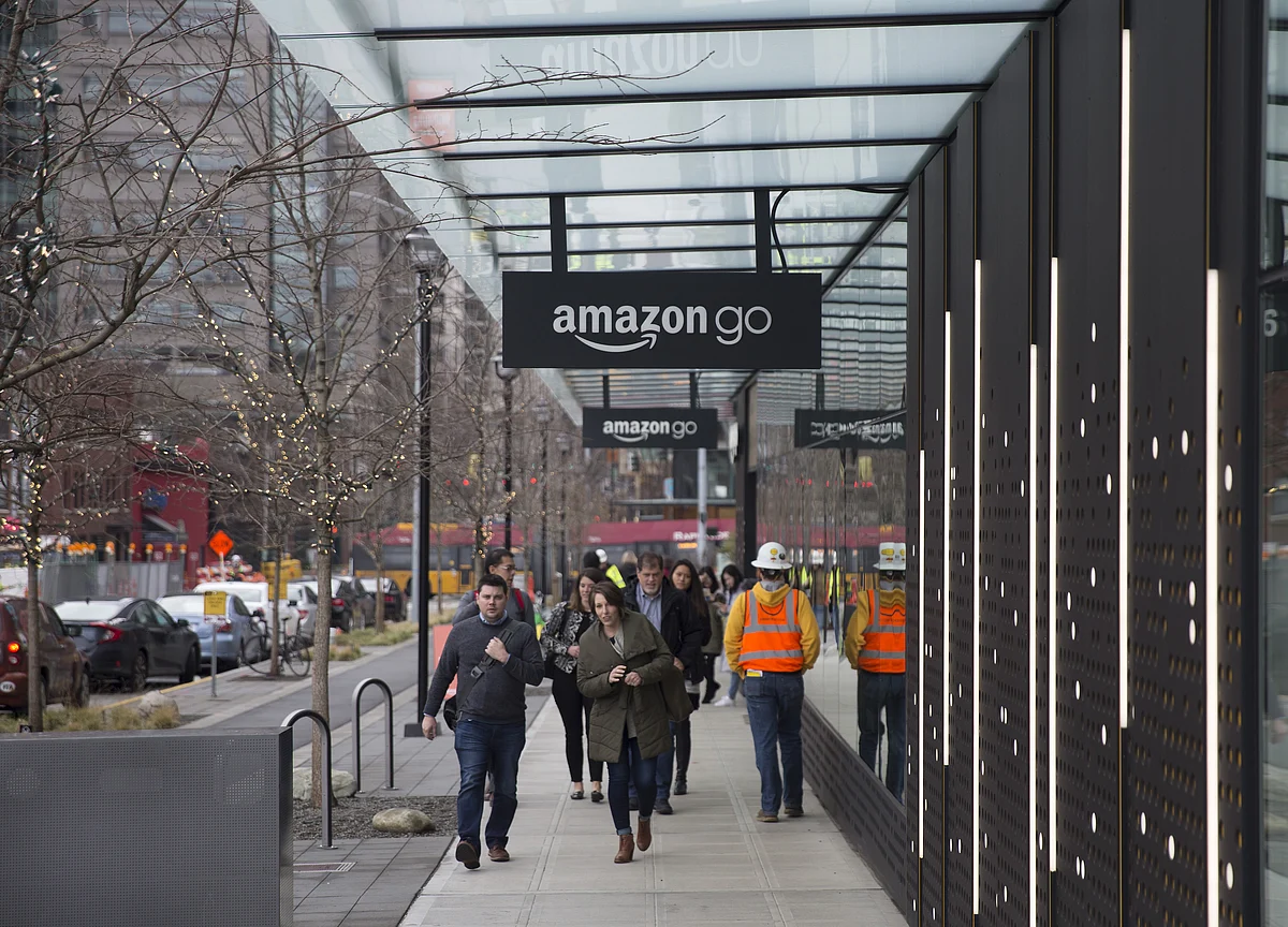Amazon Vaults Ahead of Web Rival Alphabet in Market Value