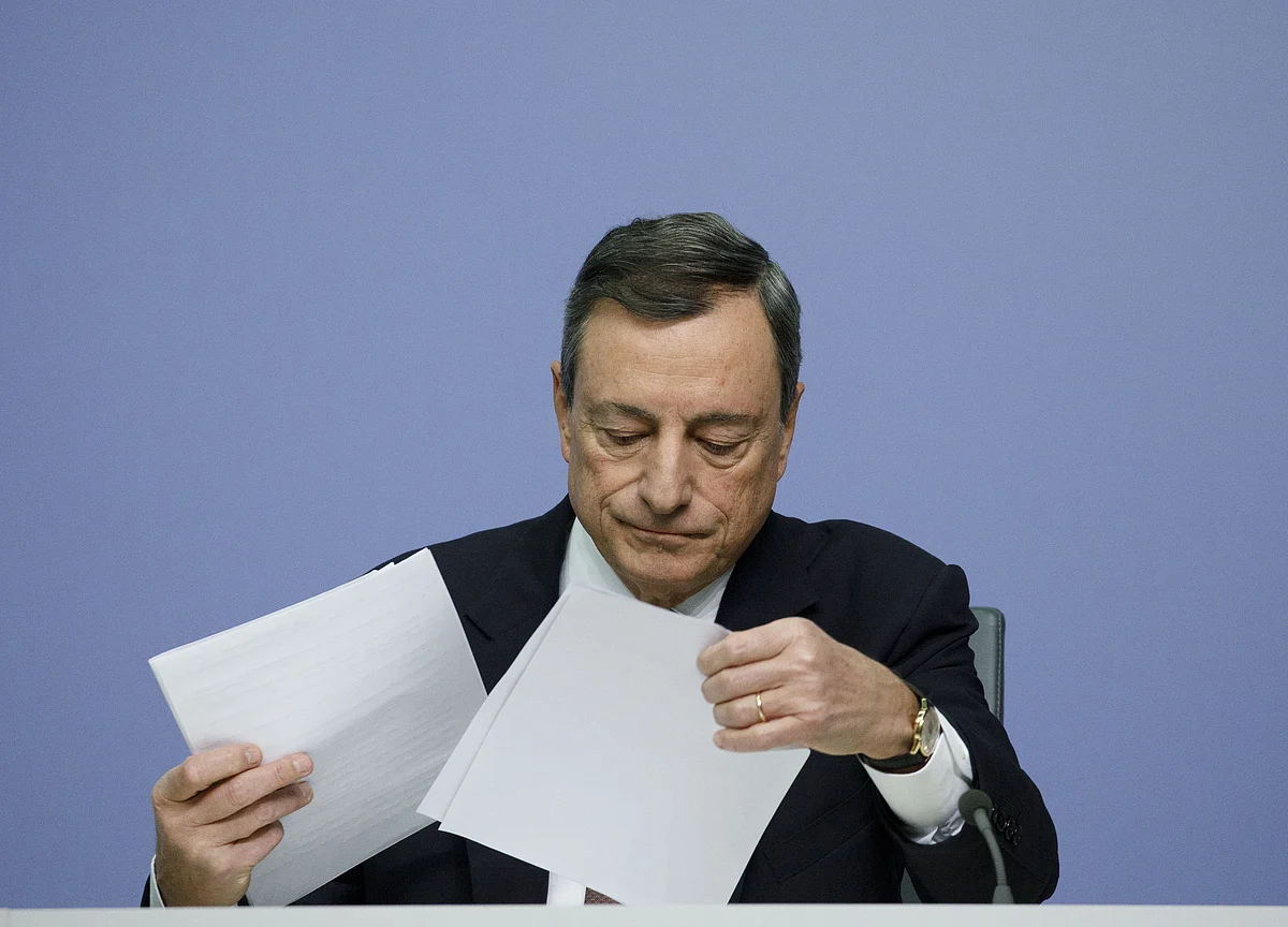 Draghi Sees Risks on Downside as ECB Analyzes Negative Rates
