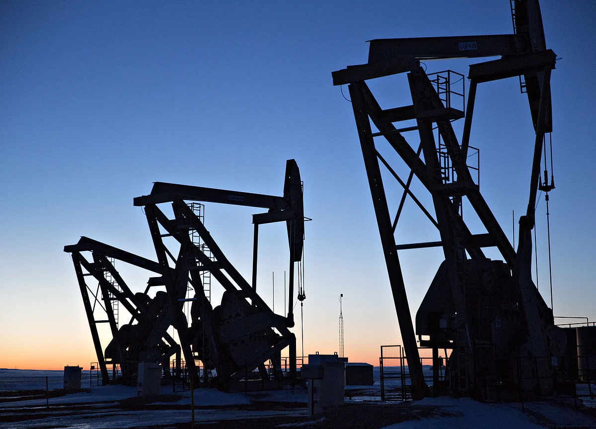 Motilal Oswal: Petronet LNG – Back-To-Back Contracts – Back Bone Of The Company