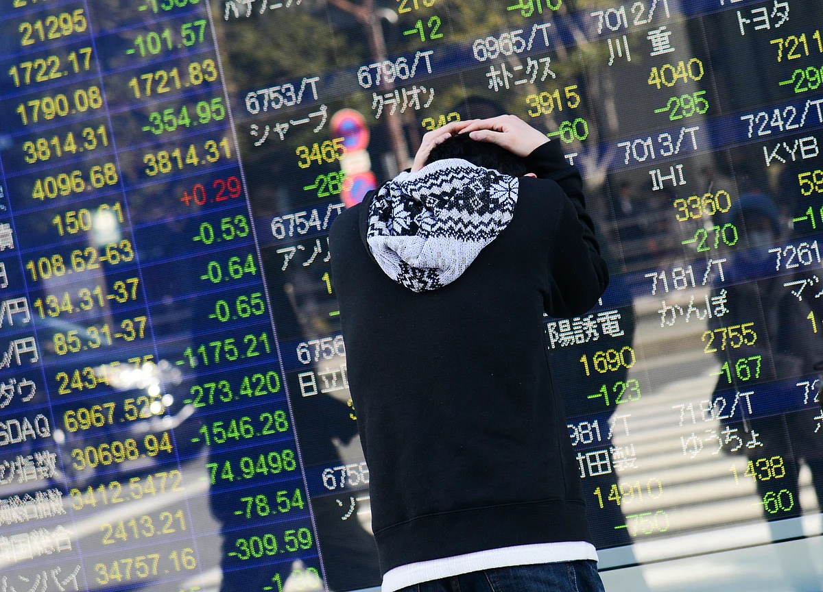 Tech Stocks, Dollar Fall as Global Tensions Rise: Markets Wrap