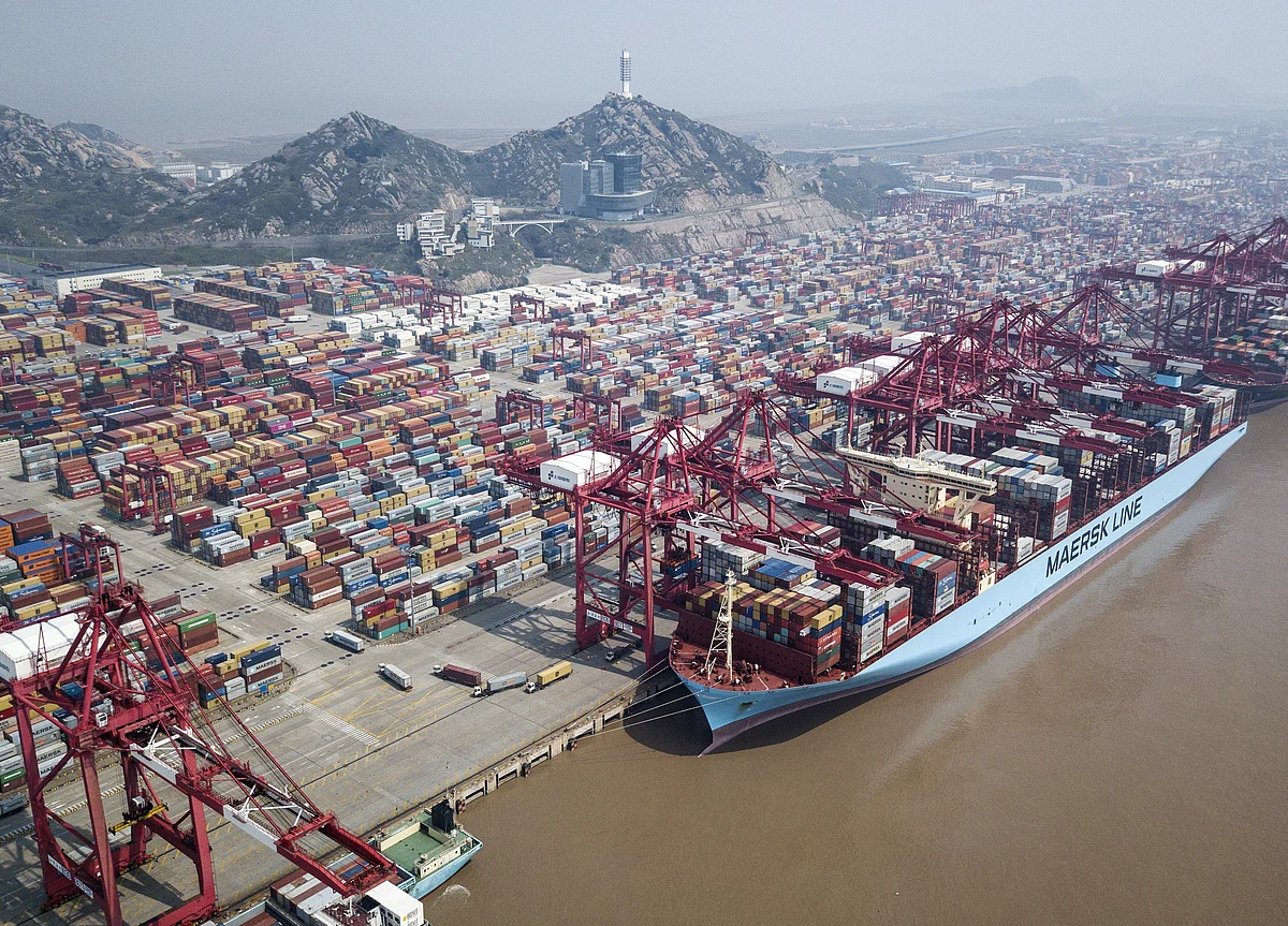 China Outlook Darkens, Japan Wage Gains, Italy Dilemma: Eco Day