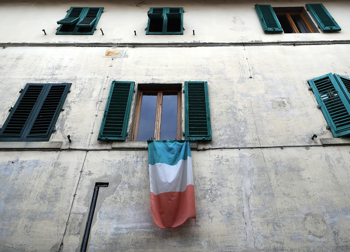 Italy’s Broadening Slump Weighs Down Euro-Area Growth Momentum