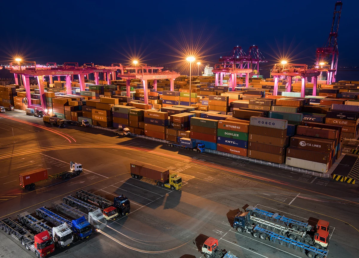 Trump Trade Skirmishes Gain Momentum With Threat to Tax EU Cars