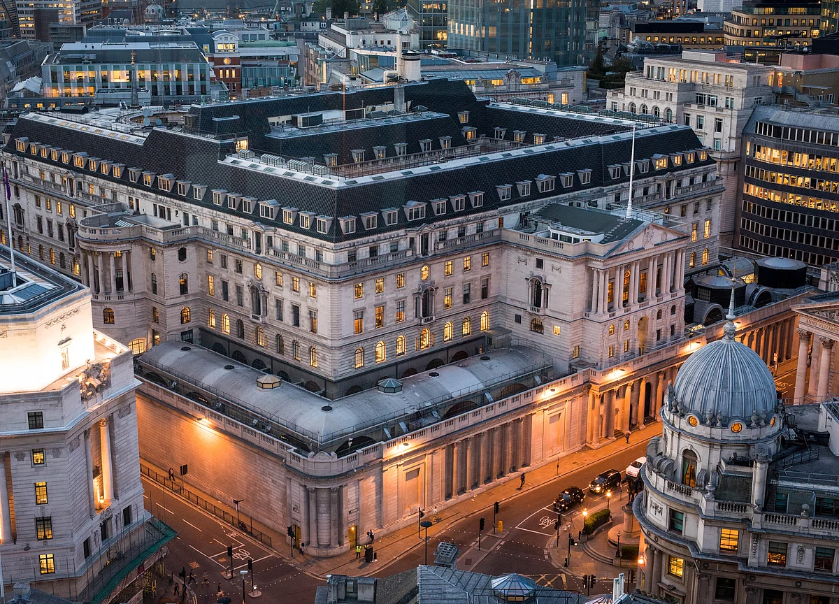 BOE Keeps Interest Rate Unchanged as Minority Urges Hike
