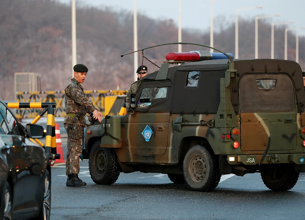 Moon Envoys Head to Pyongyang to Push Talks With U.S.