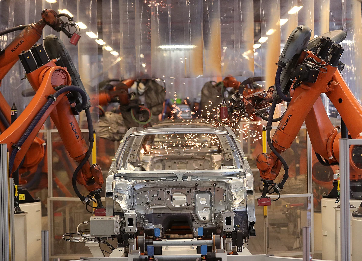 Euro Area Gets Some Good News to Offset Manufacturing Gloom