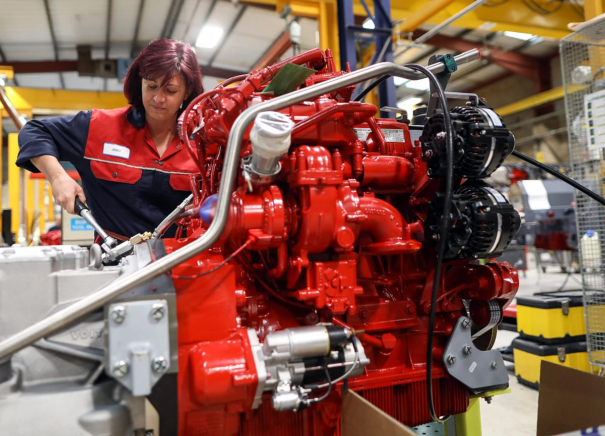 U.K. Industry Output Jumps Amid Oil Rebound, Record Factory Run