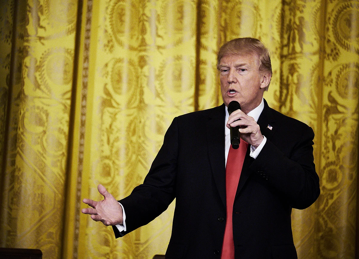 Trump Spends Night With `Crazy' Media at White-Tie Gridiron Ball