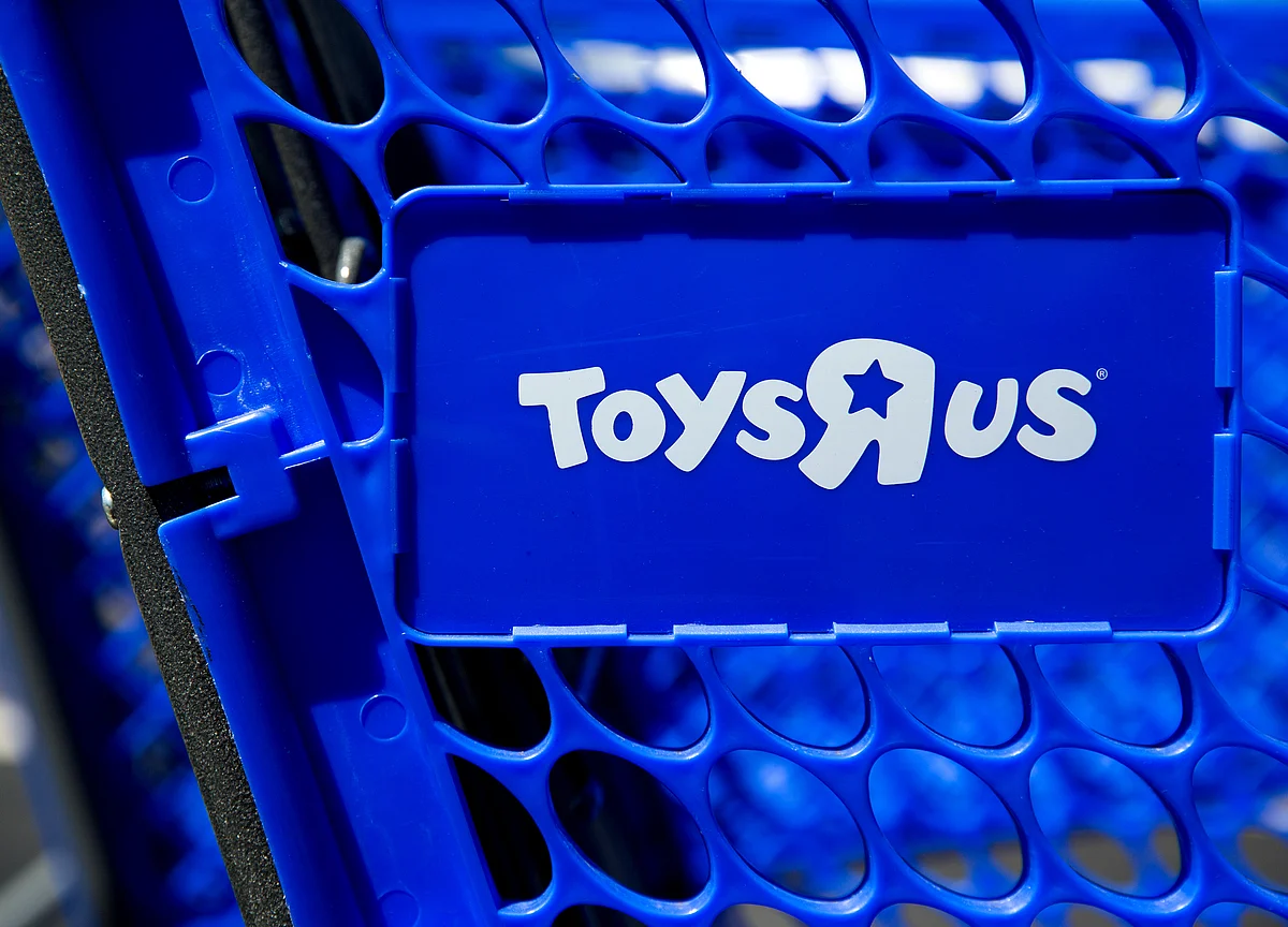 Charles Lazarus, Founder of Fading Toys ‘R’ Us, Dies at 94