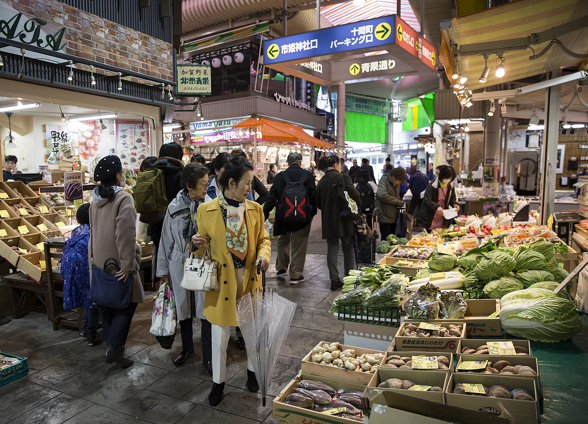Japan’s Retail Sales Drop by Most in Nearly Two Years in May