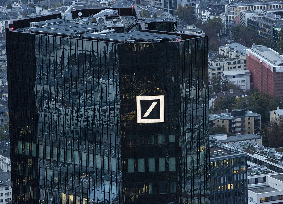 Deutsche Bank Is Said to Weigh U.S. Retreat in Trading Rethink