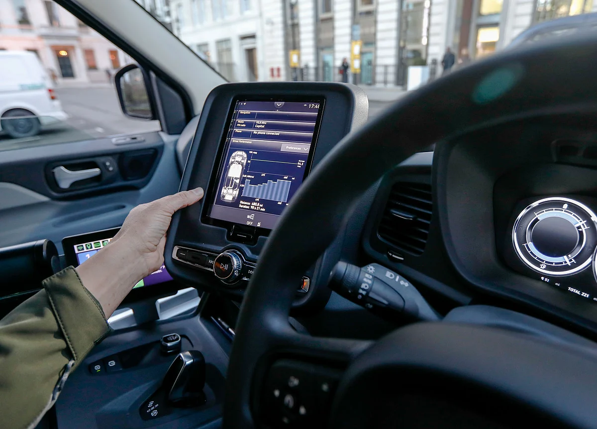 Telecom Giants Fear Missing the Money as Cars Go Online