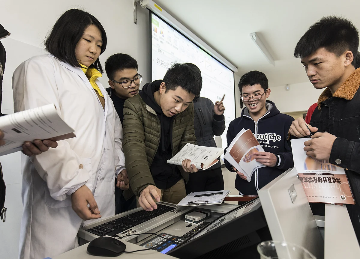 China Warns Students on Growing Risks of Seeking U.S. Education