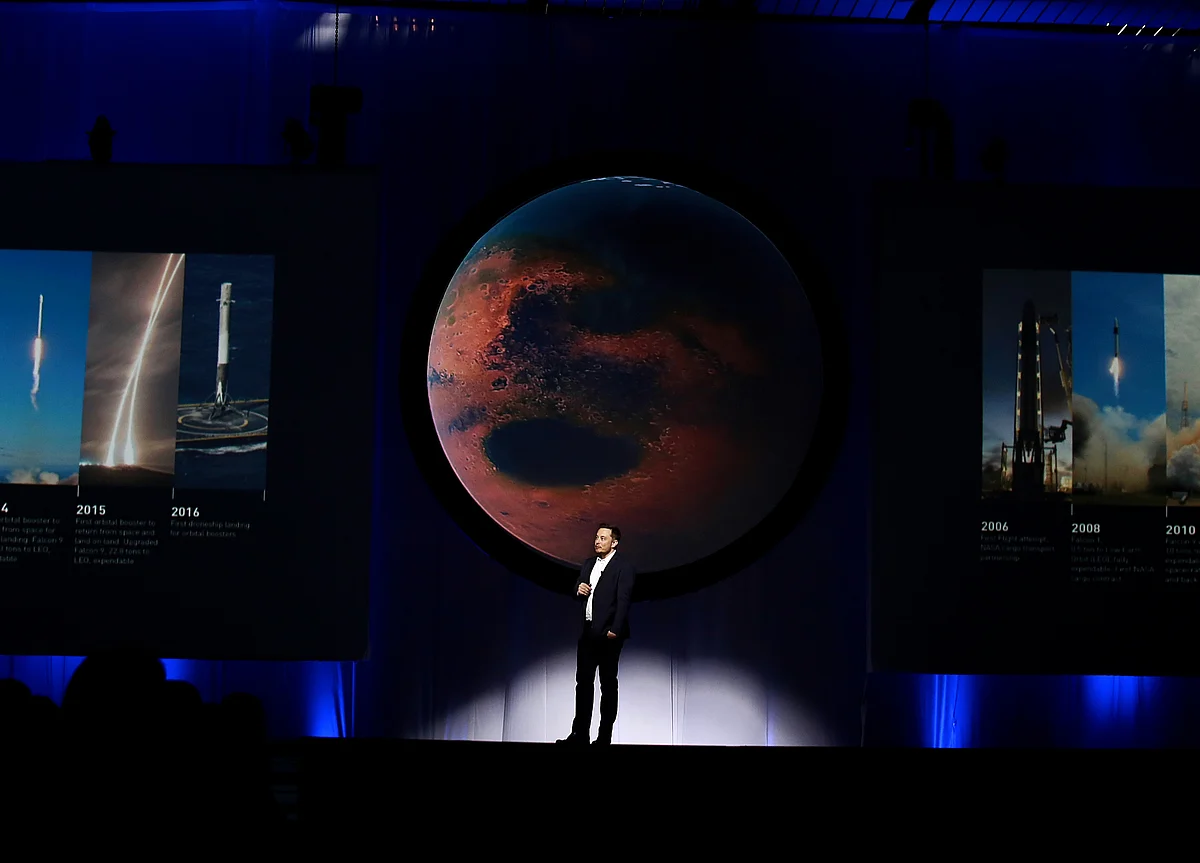 Musk Names Japanese Billionaire for ‘Dangerous Mission’ to Moon