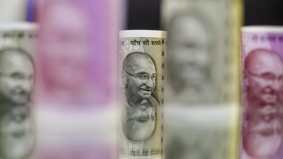 Indian two thousand and five hundred rupee banknotes are arranged for a photograph in Mumbai, India. (Photographer: Dhiraj Singh/Bloomberg)