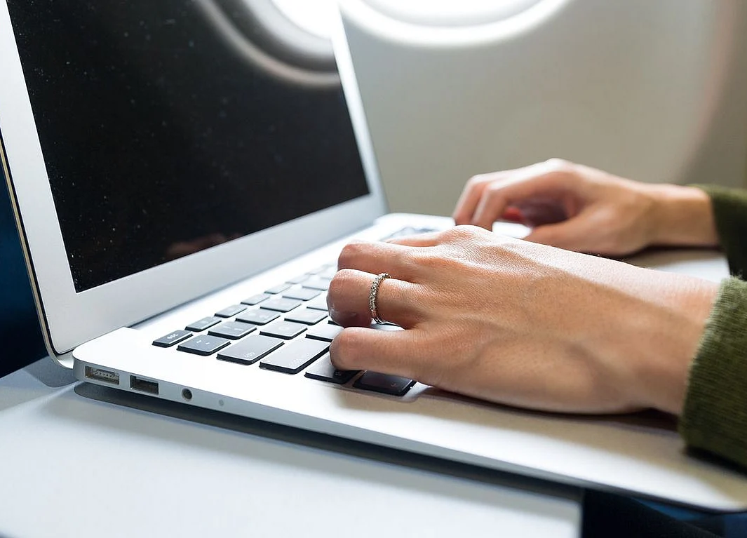 Google Is Said in Talks to Buy Nokia's In-Flight Broadband