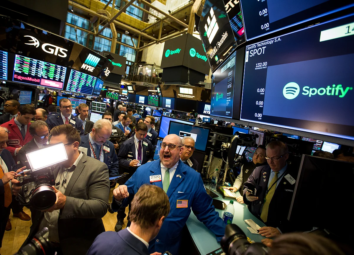 U.S. Stocks Rally to Cap Best Year Since 2013: Markets Wrap