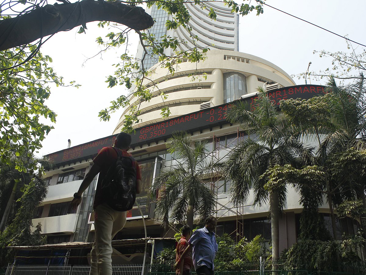 Sensex Today Nifty Share Price Nifty Bank Nifty Option Chain Financial Markets Live Blog Updates Sensex Nifty Set To Open Lower Bloombergquint
