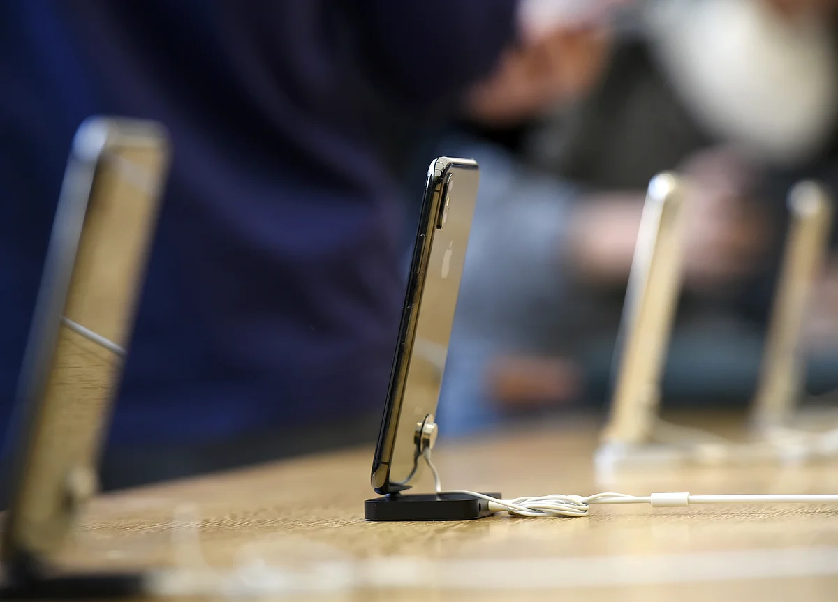 Apple Supplier AMS's Outlook Spurs Fears of Weak iPhone X Demand