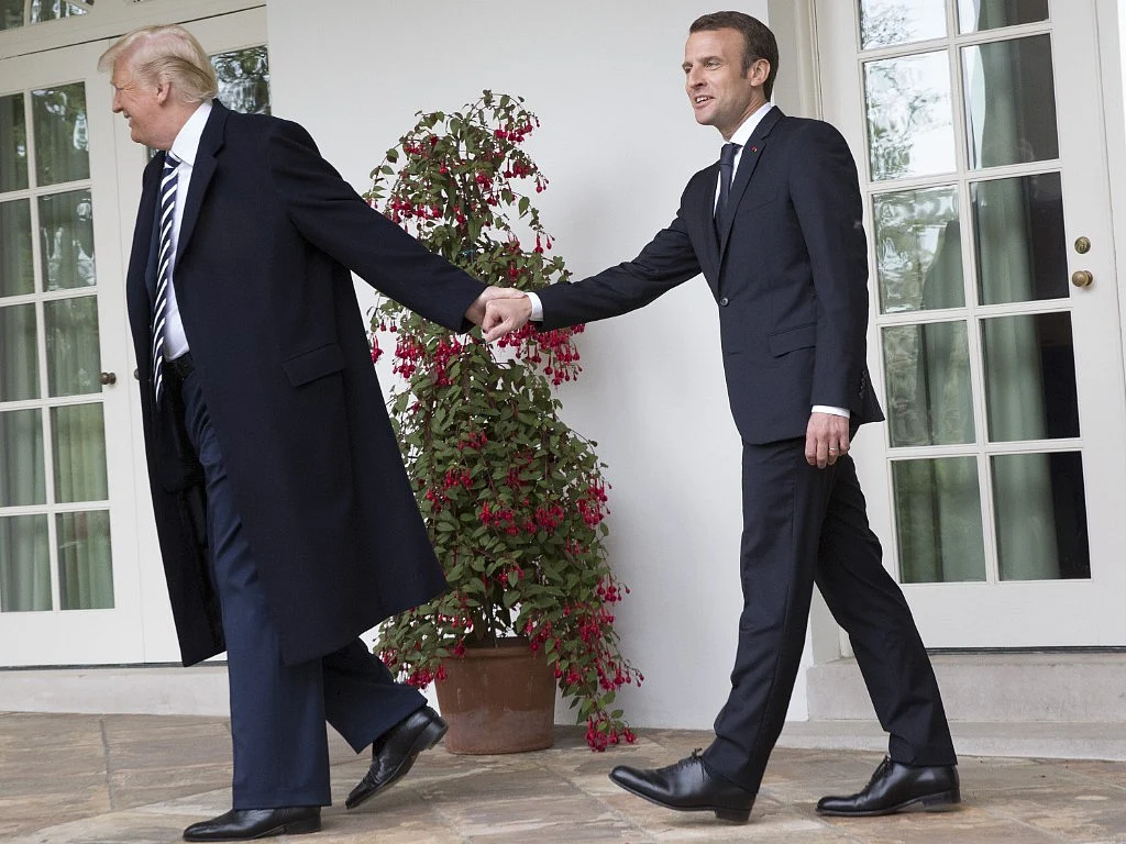 U.S. President Donald Trump leads Emmanuel Macron, France’s president, towards the Oval Office during a state visit at the White House in Washington, D.C., on April 24, 2018. (Photographer: Chris Kleponis/Pool via Bloomberg)