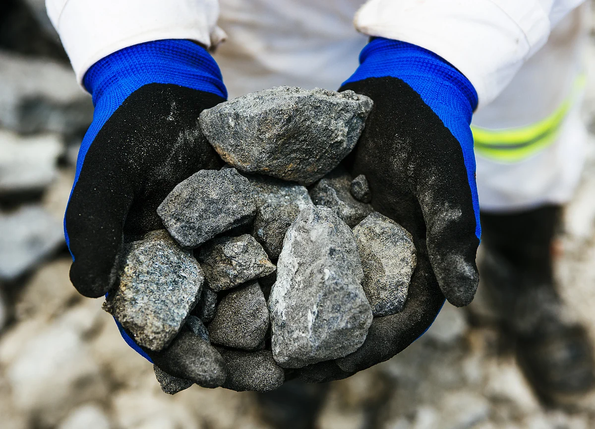 Pimco Favors ‘Unloved’ Platinum That's Looking Cheap Versus Gold