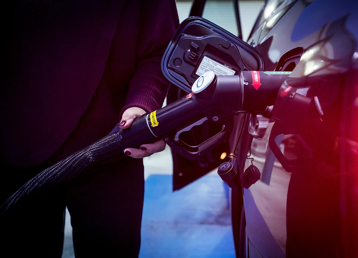 India Delays Plan to Roll Out 10,000 Electric Cars to 2019