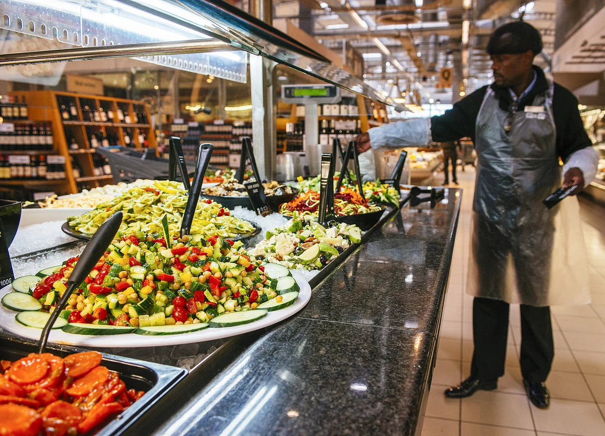 Salad Leaders Weigh In on Chopped Versus Not-Chopped Controversy