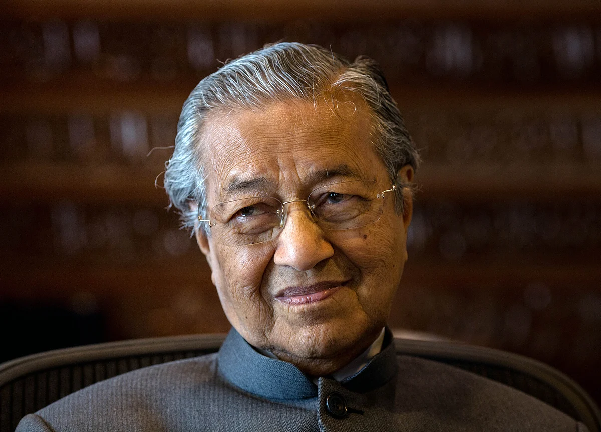 Malaysia Economic Growth Slows as Exports, Investments Slide