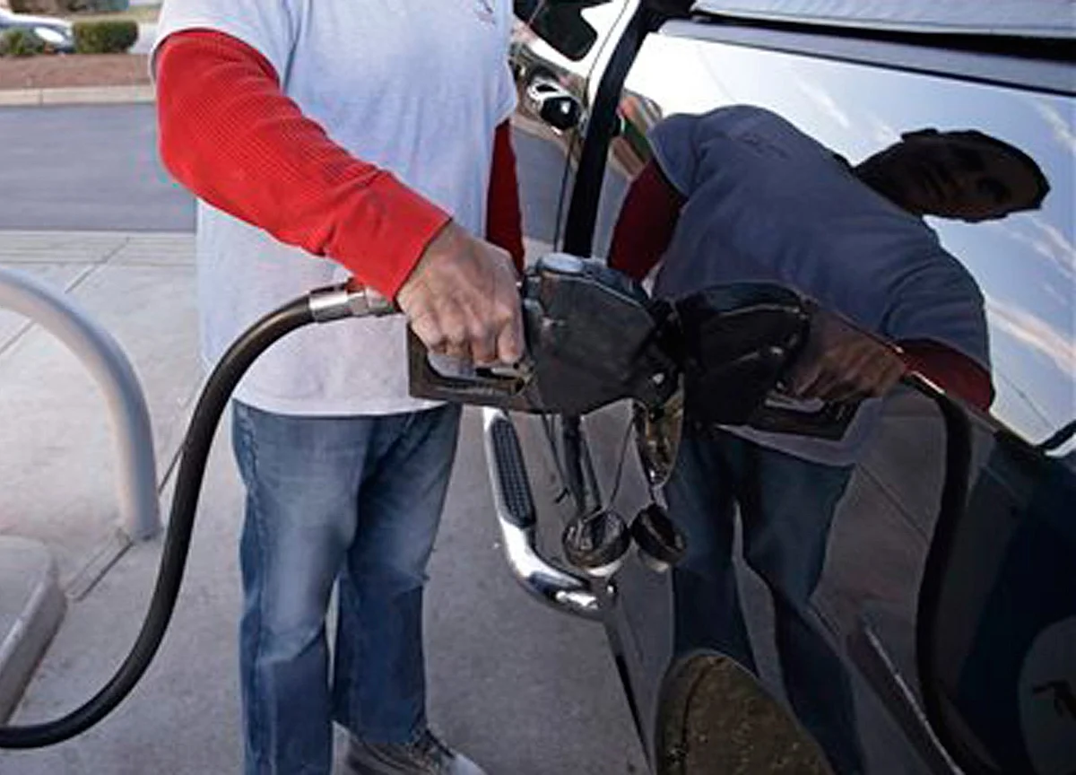 Oil Falls As U.S. Gasoline Supplies Rise by Most Since January