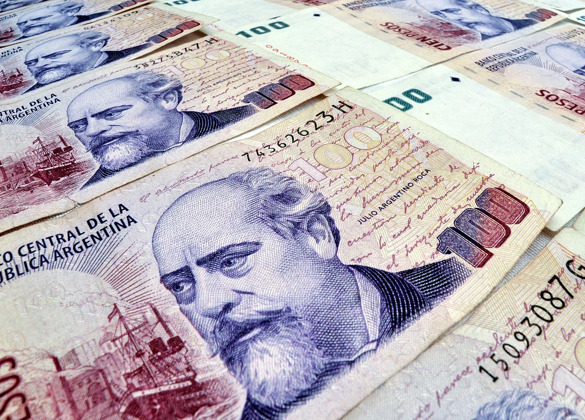 Argentine Bonds Sink Into Distressed Territory as Macri Falters