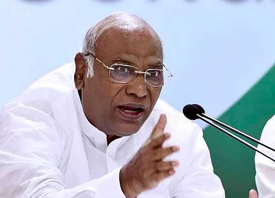 Election 2019: HD Kumaraswamy, Siddaramaiah Lock Horns On Twitter Over Mallikarjun Kharge